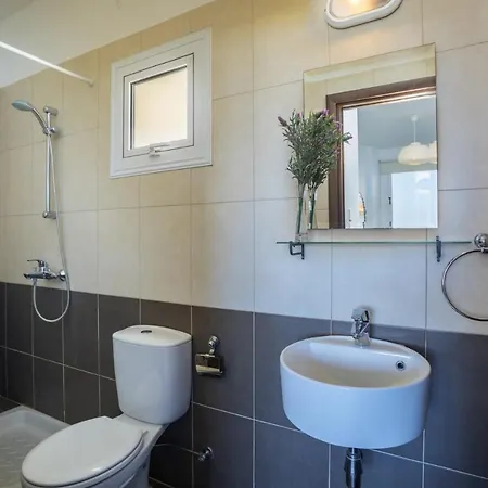 Imagine You And Your Family Renting This Perfect Holiday Minutes From The Beach, 1415 *