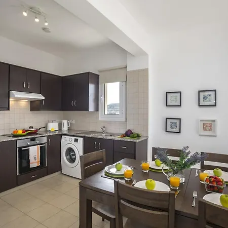 Imagine You And Your Family Renting This Perfect Holiday Minutes From The Beach, 1415 *
